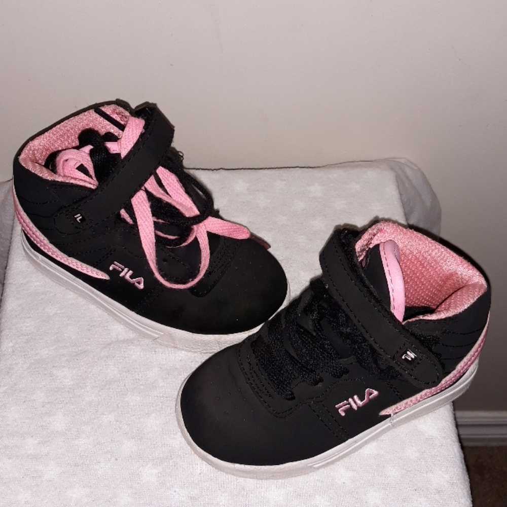 Like New Kids Black & Pink Fila High Top Gym Shoes